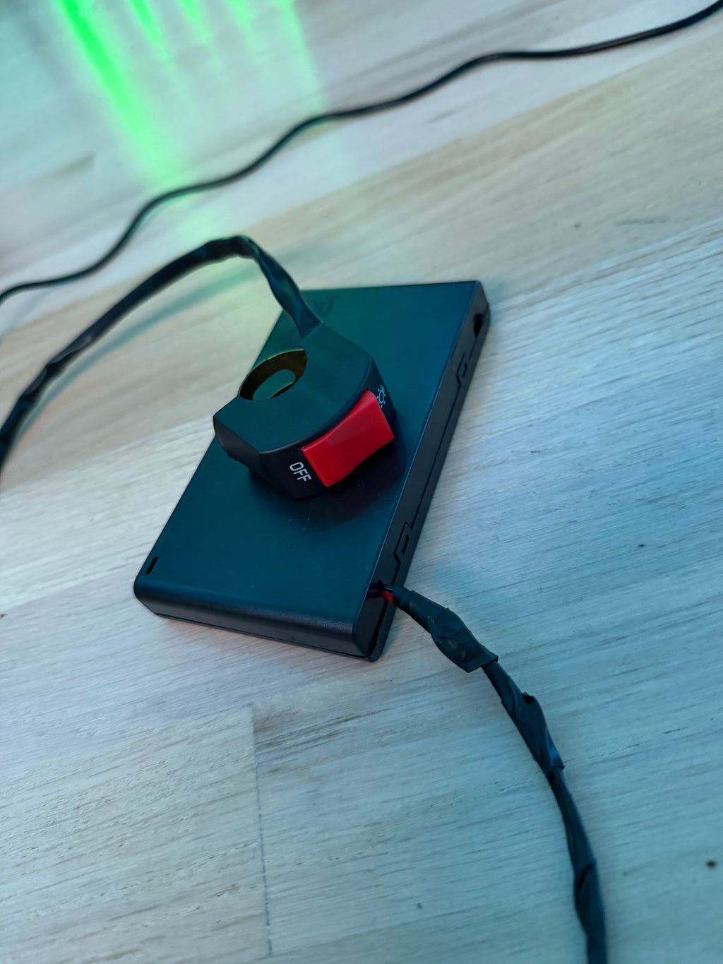 V2 battery powered rocklight